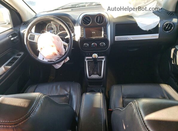 1C4NJDEB1GD747078 2016 JEEP COMPASS Белый Вид панели приборов
