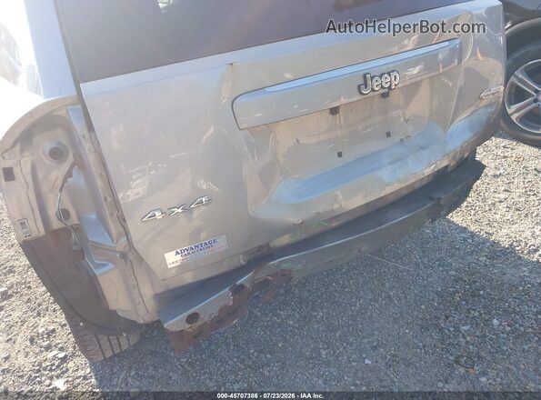 1C4NJDEB3GD681181 2016 JEEP COMPASS Silver Widok wnętrza z tyłu
