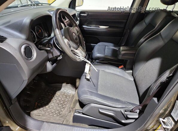 1C4NJDEB6GD545661 2016 JEEP COMPASS Green Front interior view