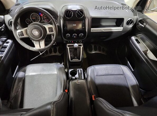 1C4NJDEB6GD545661 2016 JEEP COMPASS Green Dashboard view