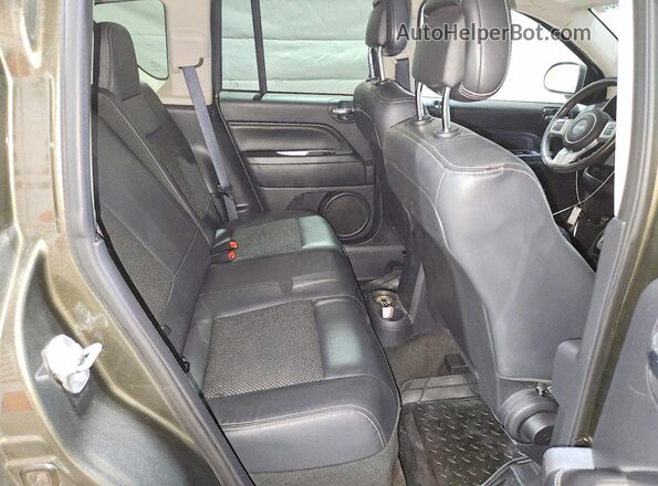 1C4NJDEB6GD545661 2016 JEEP COMPASS Green Rear interior view