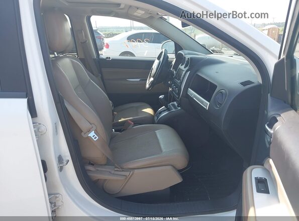 1C4NJDEB6GD587425 2016 JEEP COMPASS Белый Вид салона спереди