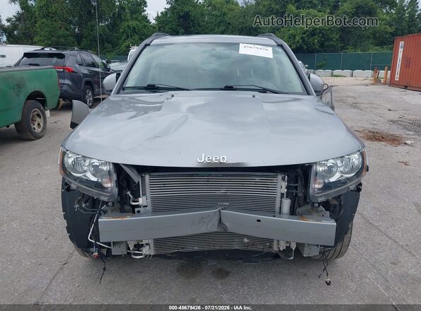 1C4NJDEB6GD709197 2016 JEEP COMPASS Silver Widok wnętrza z tyłu