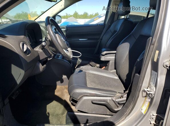 1C4NJDEB6GD781999 2016 JEEP COMPASS Silver Front interior view
