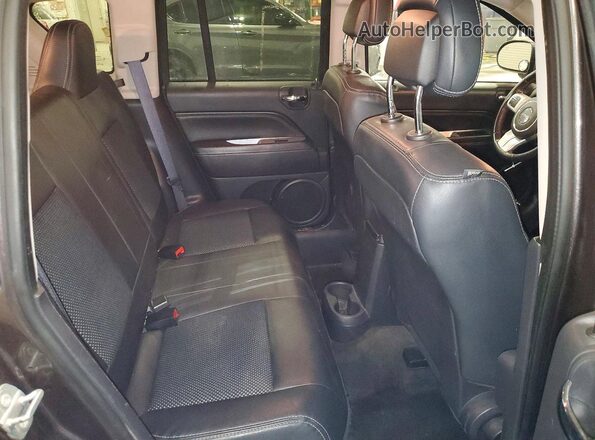 1C4NJDEB6HD163471 2017 JEEP COMPASS Gray უკანა სალონის ხედი