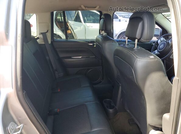 1C4NJDEB7HD191358 2017 JEEP COMPASS Silver უკანა სალონის ხედი