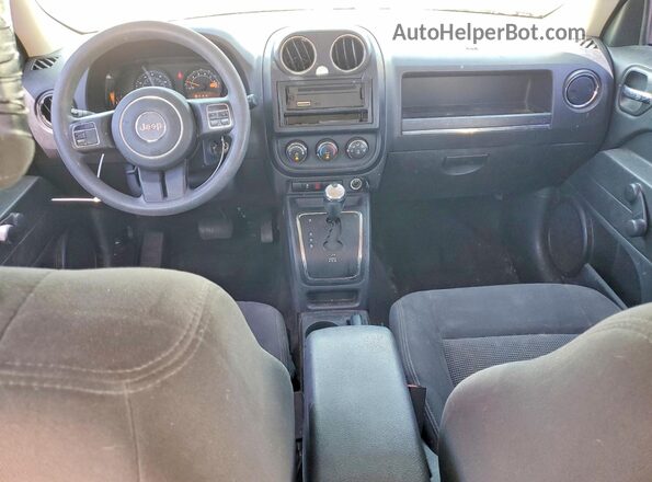 1C4NJPBA0GD763897 2016 JEEP PATRIOT Серебряный Вид панели приборов