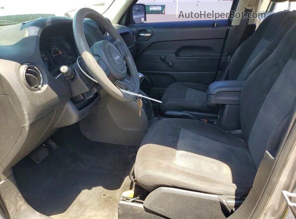 1C4NJPBA0GD763897 2016 JEEP PATRIOT Серебряный Вид салона спереди