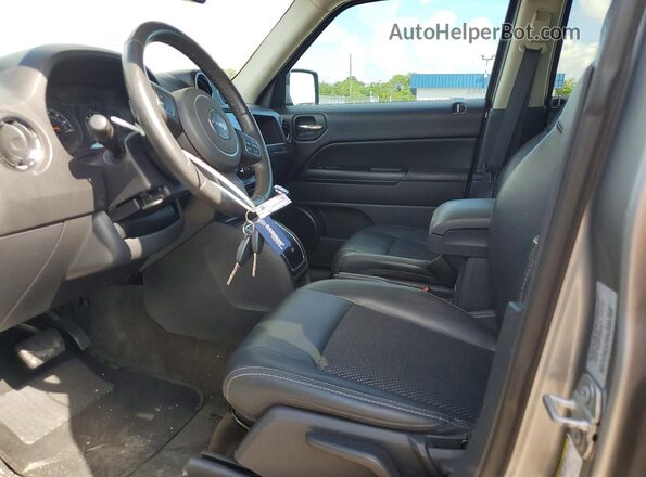 1C4NJPBA0HD132228 2017 JEEP PATRIOT Silver Front interior view