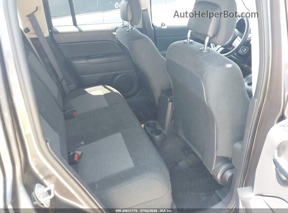 1C4NJPBA0HD207641 2017 JEEP PATRIOT Gray Widok naklejki z numerem VIN