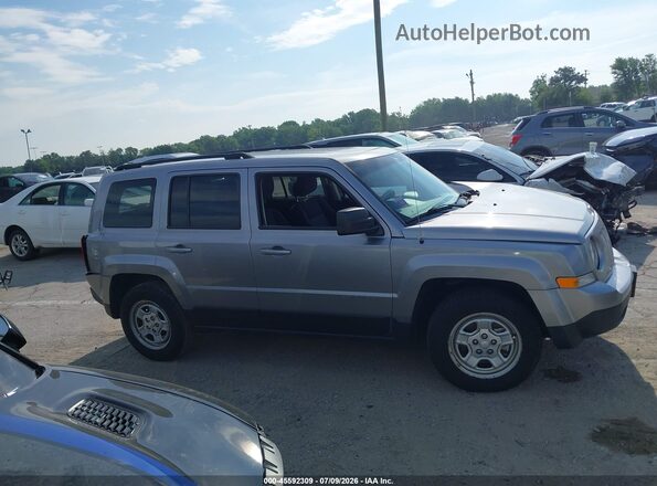 1C4NJPBA1GD642683 2016 JEEP PATRIOT Silver Rear interior view