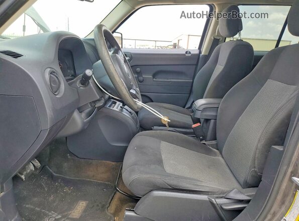 1C4NJPBA1HD203629 2017 JEEP PATRIOT Gray Вид салону спереду
