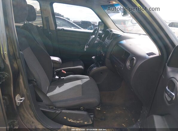 1C4NJPBA2GD589508 2016 JEEP PATRIOT Gray Вид салону спереду