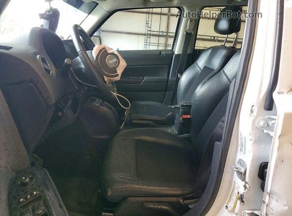1C4NJPBA3GD602976 2016 JEEP PATRIOT Белый Вид салона спереди