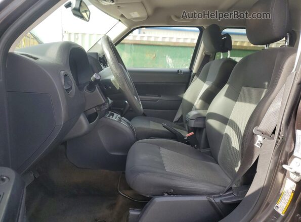 1C4NJPBA3GD716623 2016 JEEP PATRIOT Gray Front interior view
