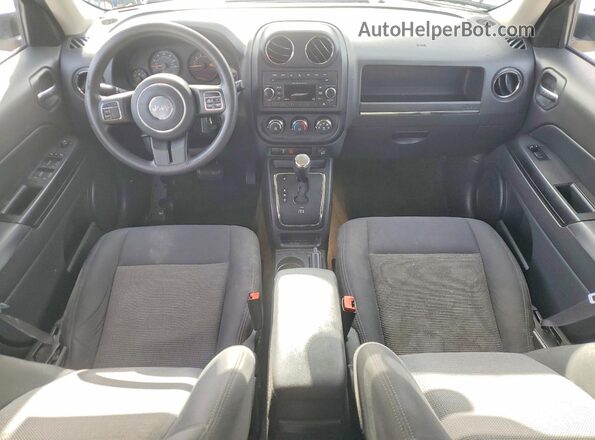 1C4NJPBA3GD716623 2016 JEEP PATRIOT Gray Dashboard view