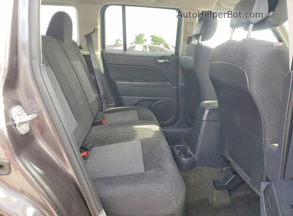 1C4NJPBA3GD716623 2016 JEEP PATRIOT Gray Rear interior view
