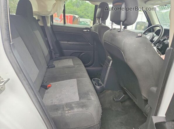 1C4NJPBA3HD140968 2017 JEEP PATRIOT White Հետևի նստատեղերի տեսք