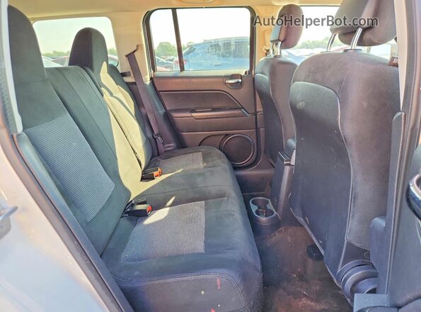1C4NJPBA4GD670378 2016 JEEP PATRIOT White Vista interior trasera