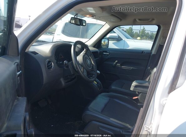 1C4NJPBA4HD200837 2017 JEEP PATRIOT White Вид салону спереду