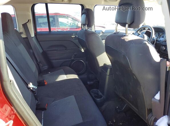 1C4NJPBA6GD748336 2016 JEEP PATRIOT Red Widok tylnych siedzeń