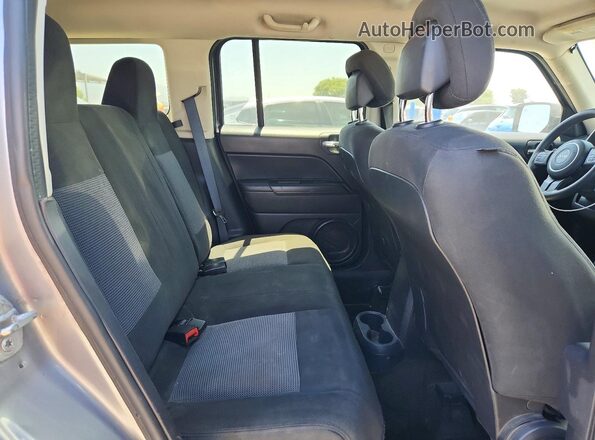 1C4NJPBA8GD526462 2016 JEEP PATRIOT Silver Հետևի նստատեղերի տեսք