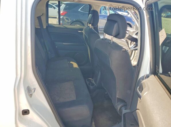 1C4NJPBA8GD693176 2016 JEEP PATRIOT White Rear interior view