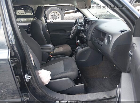 1C4NJPBA9GD589389 2016 JEEP PATRIOT Черный Вид салона спереди