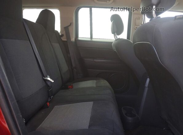 1C4NJPBAXGD726615 2016 JEEP PATRIOT Burgundy Հետևի նստատեղերի տեսք