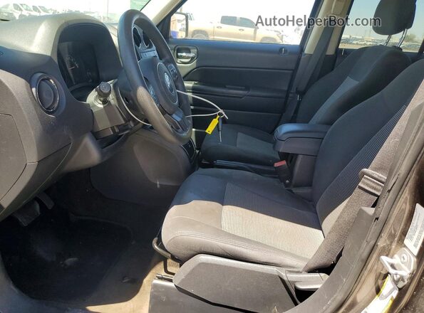 1C4NJPBB0GD507574 2016 JEEP PATRIOT Gray Vista interior delantera