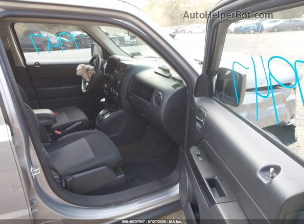 1C4NJPBB0HD166596 2017 JEEP PATRIOT Pewter Vista interior delantera