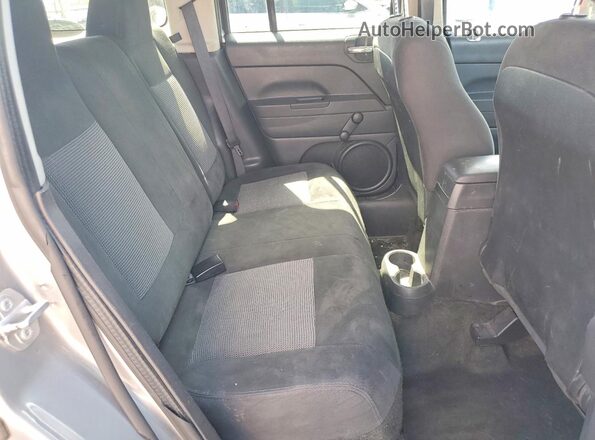 1C4NJPBB1GD700736 2016 JEEP PATRIOT Серый Вид задней части салона