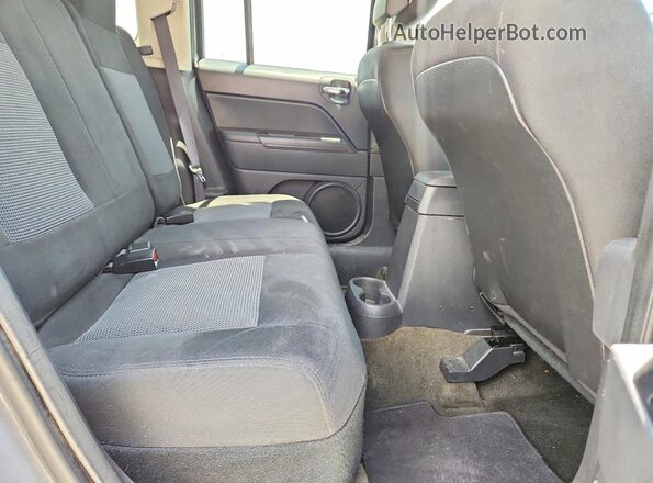 1C4NJPBB3GD738596 2016 JEEP PATRIOT Silver Սալոնի հետևի տեսք