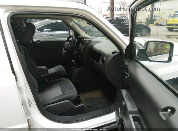 1C4NJPBB6GD804056 2016 JEEP PATRIOT White Սալոնի դիմացի տեսք