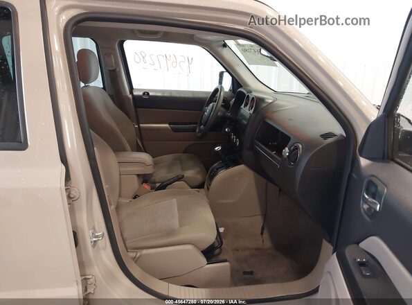 1C4NJPBB9GD760540 2016 JEEP PATRIOT Brown Front interior view