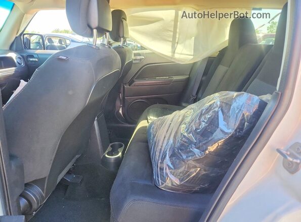 1C4NJPFA3GD640525 2016 JEEP PATRIOT White Вид задньої частини салону