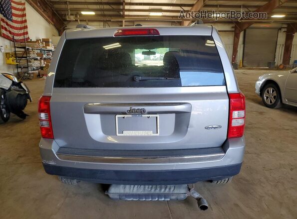 1C4NJPFA3HD188237 2017 JEEP PATRIOT Silver Vista trasera
