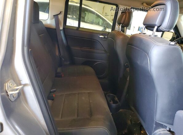 1C4NJPFA3HD188237 2017 JEEP PATRIOT Silver Vista de los asientos traseros