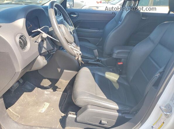 1C4NJPFA4GD562501 2016 JEEP PATRIOT White Вид салону спереду