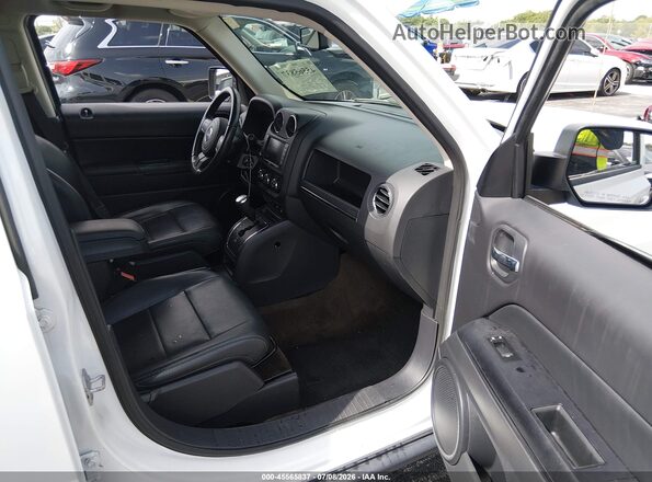 1C4NJPFAXGD502741 2016 JEEP PATRIOT Silver წინა სალონის ხედი