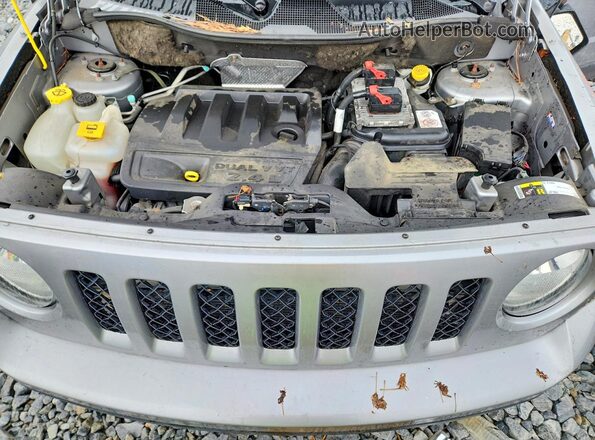 1C4NJPFB0HD183831 2017 JEEP PATRIOT Silver Սալոնի հետևի տեսք