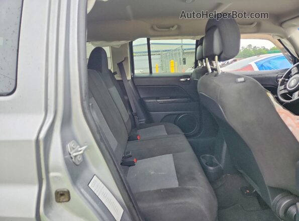 1C4NJPFB0HD183831 2017 JEEP PATRIOT Silver Հետևի նստատեղերի տեսք