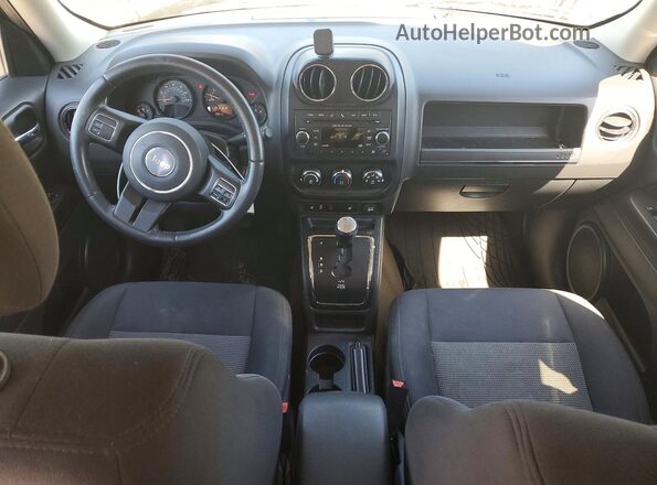 1C4NJPFB8GD700193 2016 JEEP PATRIOT Black Вид панелі приладів