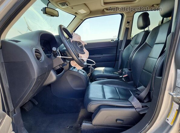 1C4NJRAB8GD625935 2016 JEEP PATRIOT Серебряный Вид салона спереди