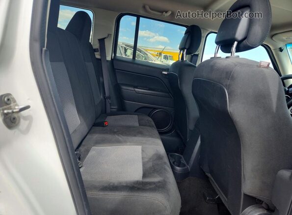 1C4NJRBB6GD566401 2016 JEEP PATRIOT White უკანა სალონის ხედი