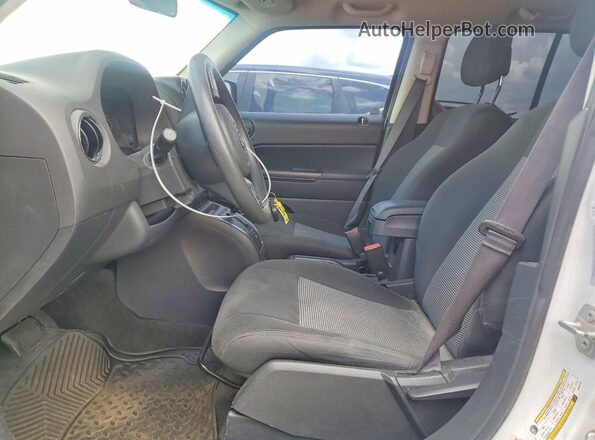 1C4NJRBB7GD669150 2016 JEEP PATRIOT White Vista interior delantera