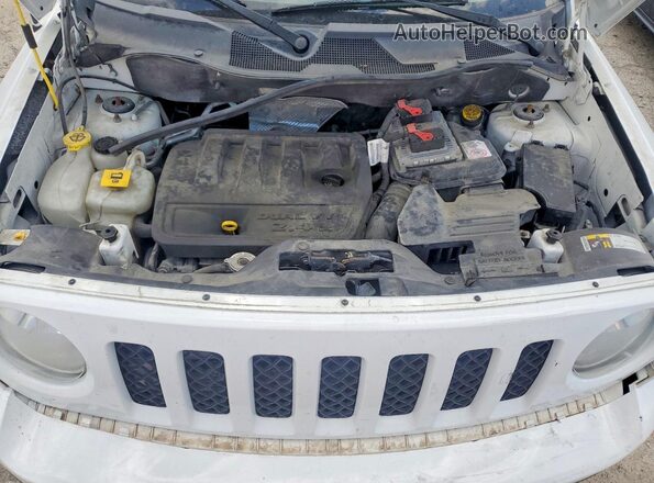 1C4NJRBB7GD669150 2016 JEEP PATRIOT White Vista del compartimento del motor