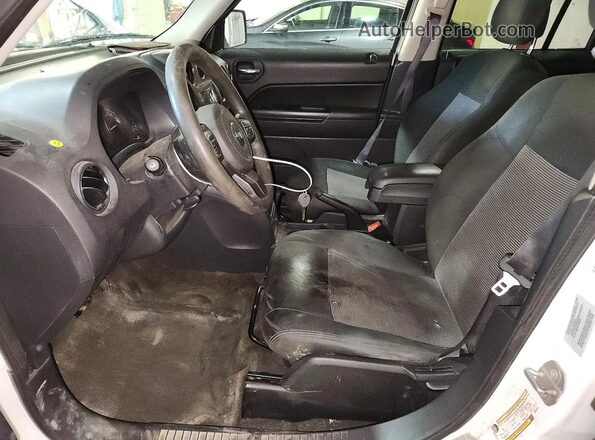 1C4NJRBB8GD684787 2016 JEEP PATRIOT White Front interior view