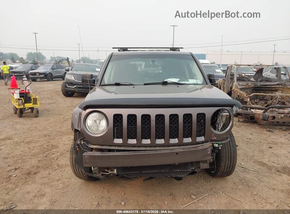 1C4NJRFB0GD685717 2016 JEEP PATRIOT Gray Вид задньої частини салону