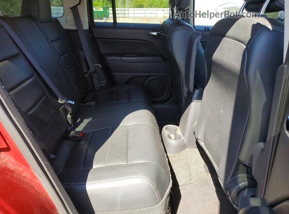 1C4NJRFB0HD114715 2017 JEEP PATRIOT Red უკანა სალონის ხედი